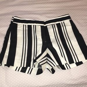 NWOT THEORY DRESS SHORTS - SIZE 00
